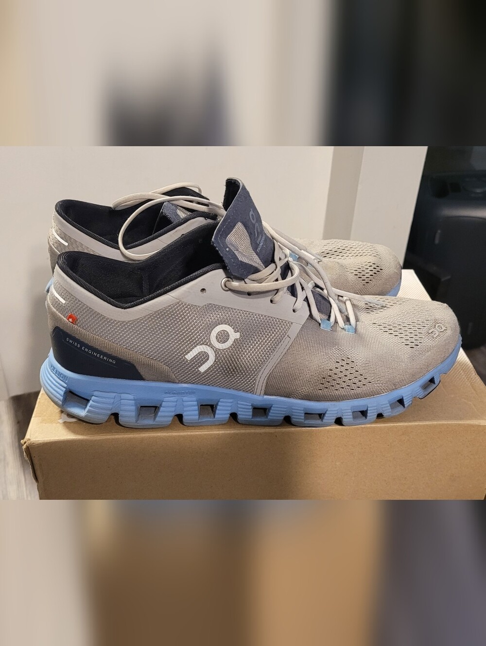 On Running Men's Gray and Light Blue Cloudswift Running Shoes